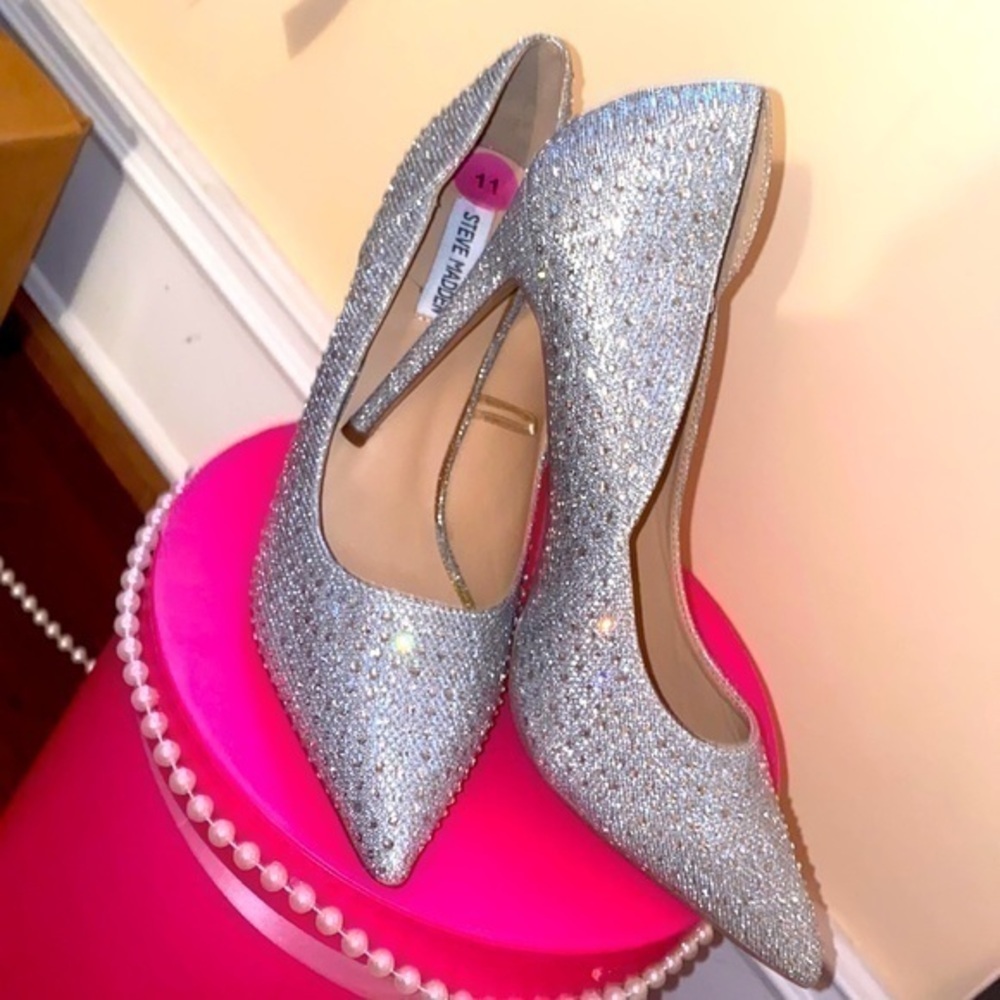 STEVE MADDEN CRYSTAL RHINESTONE Stilettos super glam  super comfortable NO BOX